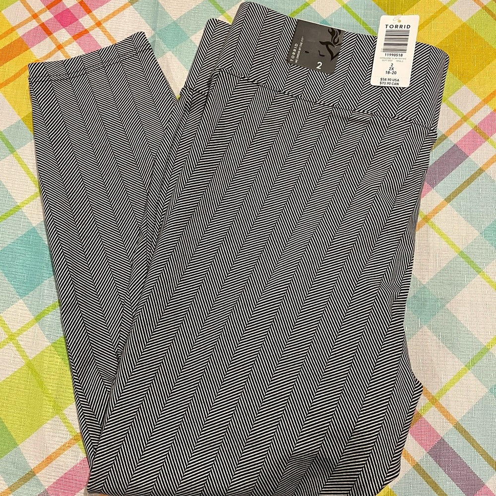 Torrid Slim Fit Pixie Pants, Size 2 (2X, 18-20) NWT - Picture 2 of 5